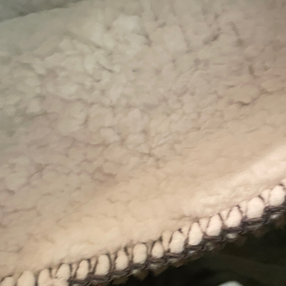 Pink Victoria’s Secret BNIP Sherpa blanket - Picture 6 of 12